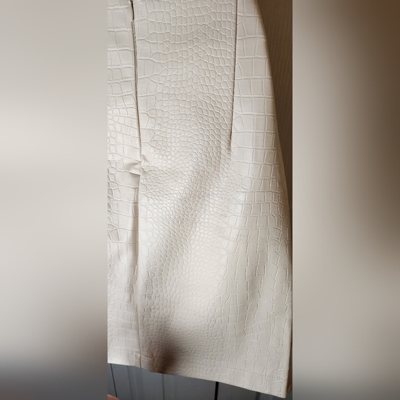 Mi Ami Francesca's faux leather skirt ivory white nwt size medium snake skin - Picture 7 of 9